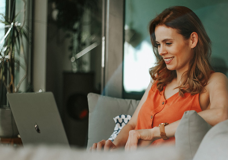 woman-on-laptop-green-wall-700px woman-on-laptop-green-wall-700px